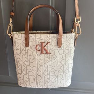 Calvin Klein like new crossbody